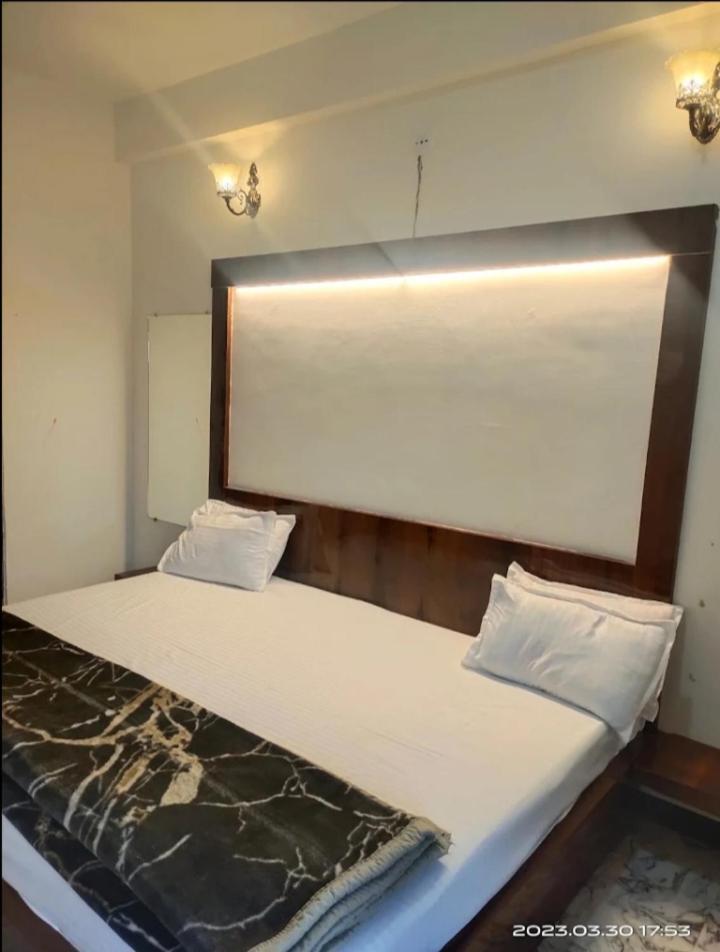Hotel Malhotra Palace Ujjain Eksteriør billede